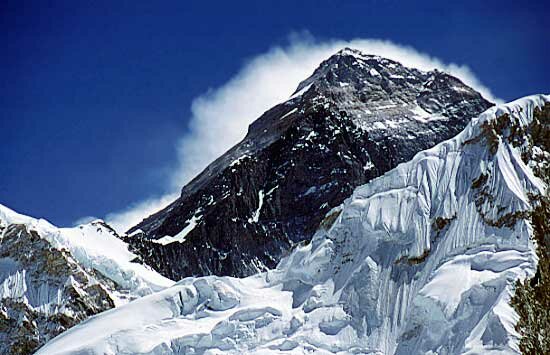 Snow plumes on the top of Everest